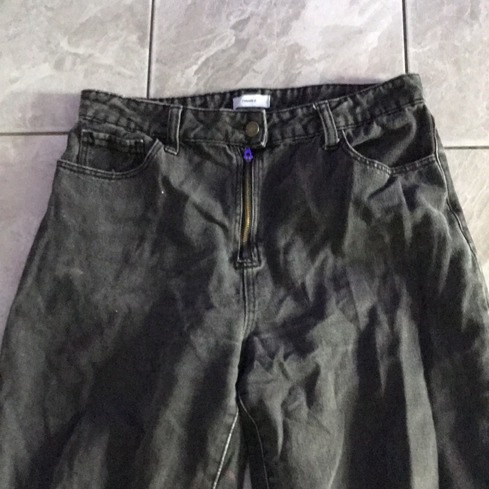 FOREVER 21 Women Vintage Style Black Wash Jeans | 28 - Picture 6 of 13